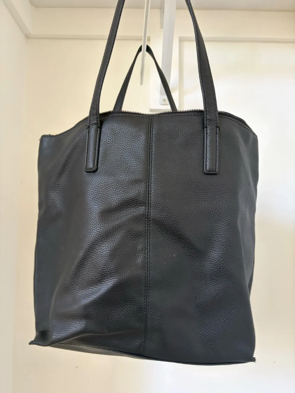 Tahari Black Leather Zippered Tote